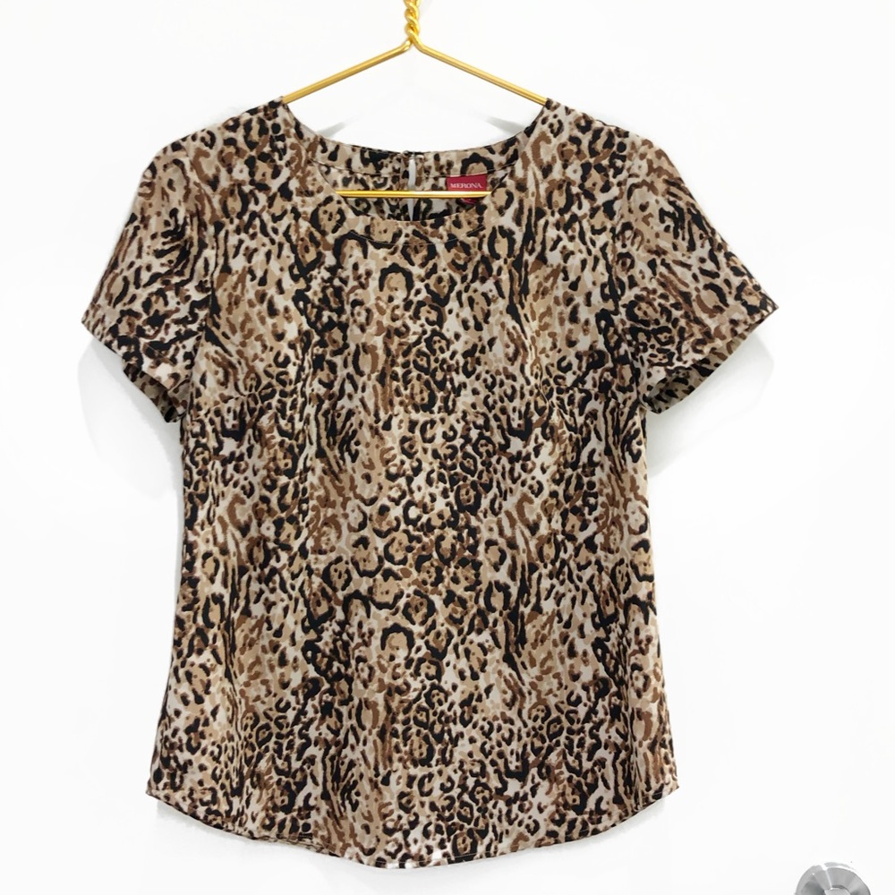 Merona Cheetah Print Short sleeve Keyhole back top